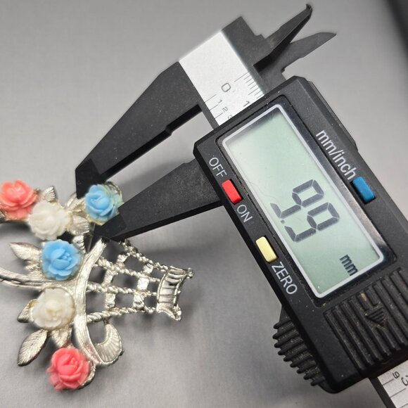 VTG Carved Lucite Flower Basket Brooch Silver Tone Pastel Blue Pink White 2.5" - Picture 5 of 9